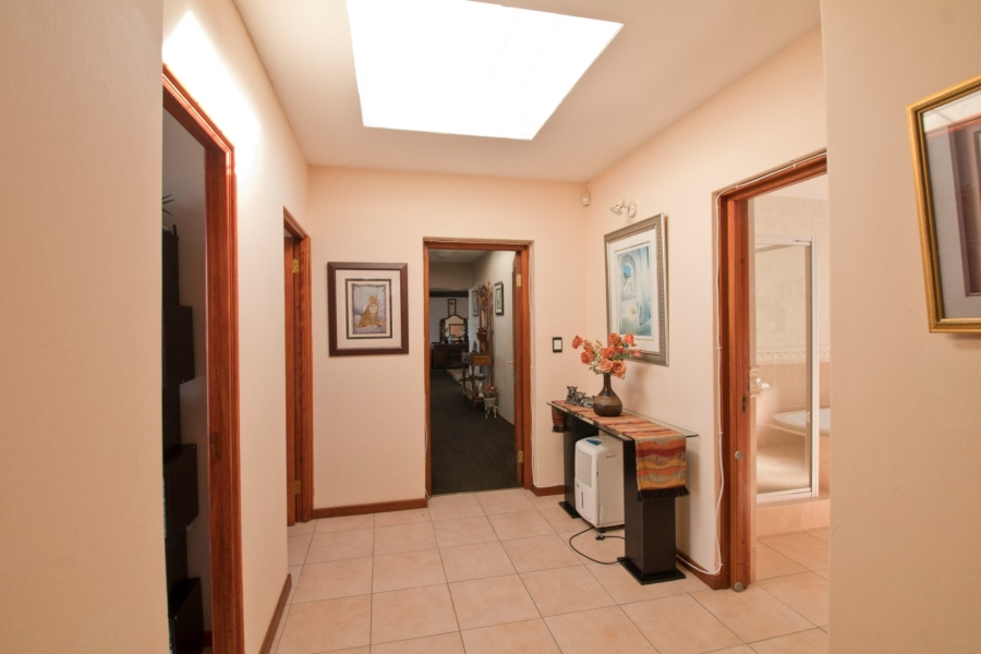 7 Bedroom Property for Sale in Outeniqua Strand Western Cape